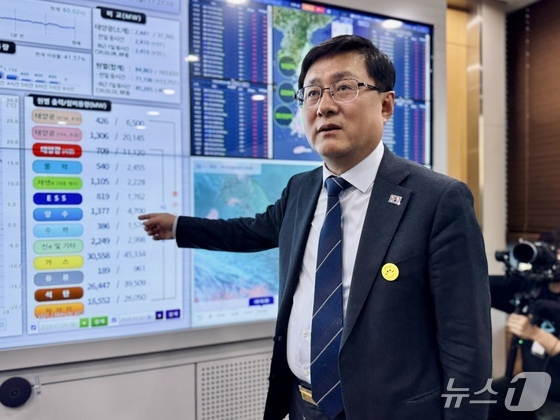 Top 8 Books on Climate Policy and AI: Insights from South Korea’s Energy Minister
