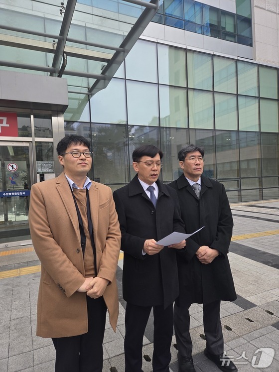 Former Suwon Vice Mayor Hyun Geun-taek, who was indicted on charges related to the leak of documents concerning suspicions of illegal fund transfers to North Korea by Ssangbangwool and subsequently received a dismissal of charges ruling 2026.2.10 / News1