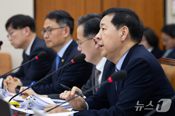 Deputy Prime Minister and Minister of Finance and Economy Koo Yoon-cheol answers lawmakers\' questions during the first plenary session of the 432nd National Assembly (Extraordinary Session) Finance and Economy Planning Committee held at the National Assembly in Yeouido, Seoul, on Monday 2026.2.23 / News1