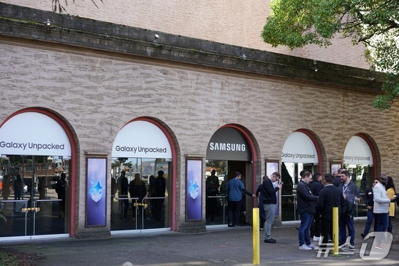 The scene around the Galaxy Unpacked event venue at the Palace of Fine Arts in San Francisco, U.S., on Tuesday 2026.2.24 / News1
