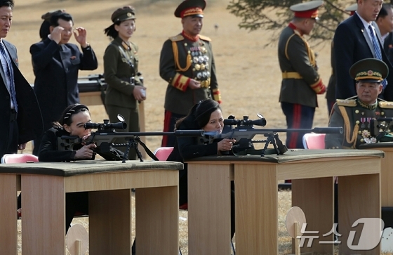 The Rodong Sinmun, the official newspaper of the Workers\' Party of Korea, reported on February 28 that the respected Comrade Kim Jong Un, General Secretary of the Workers\' Party of Korea and Chairman of the State Affairs Commission of the Democratic People\'s Republic of Korea, met with key leading officials and military commanders at the Party Central Committee headquarters on February 27 and presented them with specially prepared gifts. Kim Yo-jong, Director of the General Affairs Department of the Party Central Committee, can be seen on the far left / Rodong Sinmun