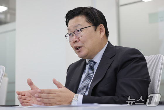 Retired Army Brigadier General Cho Yong-geun (former Director of North Korea Policy at the Ministry of National Defense) is being interviewed at the News1 office in Jongno-gu, Seoul, on Monday / News1