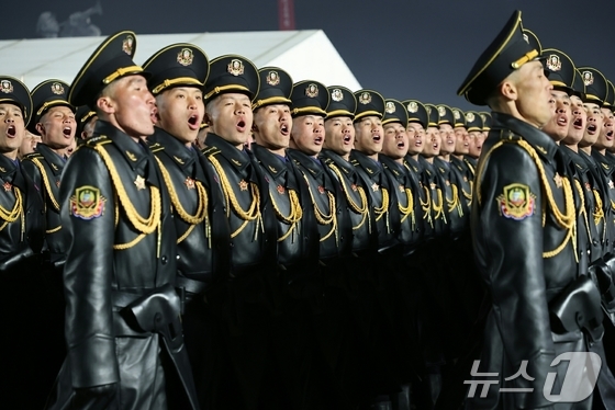 North Korean soldiers march during a military parade held on February 25 to commemorate the closing of the 9th Workers\' Party Congress / Rodong Sinmun