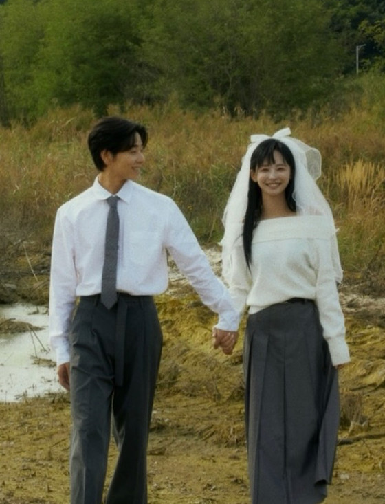 K-Pop Star Som Hye-bin Reveals Wedding Photos Ahead of Marriage to Kim Ye-hoon