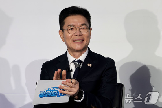 Is Jeong Won-oh’s Book Talk Campaign a Breach of Election Law? Key Insights on Political Ethics