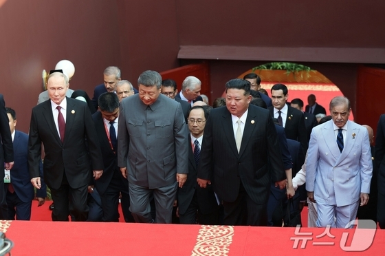 On September 3 last year, Kim Jong Un, General Secretary of the Workers\' Party of Korea, attended the 80th anniversary commemoration of the victory in the Chinese People\'s War of Resistance Against Japanese Aggression and the World Anti-Fascist War (Victory Day), walking alongside Chinese President Xi Jinping and Russian President Vladimir Putin / Rodong Sinmun