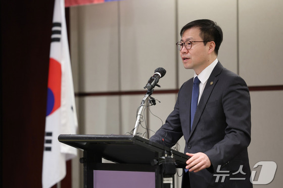 Yeo Han-koo, Director-General of the Trade Negotiations Bureau at the Ministry of Trade, Industry and Energy, delivers opening remarks at the AMCHAM Korea Roundtable held at the Grand Hyatt Hotel in Yongsan-gu, Seoul on Thursday morning (Provided by Ministry of Trade, Industry and Energy) 2026.2.12 / News1