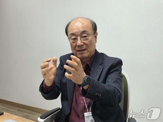 Ha Jae-young, Vice President of Research & Business Development (R&BD) at AriBio, explains the limitations of Alzheimer\'s antibody treatments and the role of AR1001 in an interview with News1 2026.2.19 / News1
