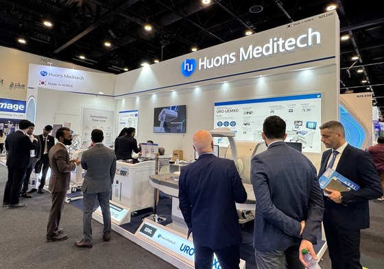 Buyers participating in WHX Dubai 2026 are touring the Huons Meditech exhibition booth (Provided by Huons Meditech) / News1