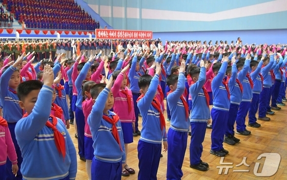 The Rodong Sinmun, the official newspaper of North Korea\'s Workers\' Party, reported on February 16 that the National Union of the Korean Children\'s Union held a meeting in Pyongyang the previous day to mark the 84th anniversary of Kim Jong-il\'s birth. The meeting included an induction ceremony for the Korean Children\'s Union. The newspaper stated that speakers congratulated the students who joined the Korean Children\'s Union on the occasion of the Day of the Shining Star and urged them all to grow into pillars of the nation imbued with ardent patriotism / Rodong Sinmun