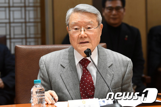 Professor Ra Jong-il, Distinguished Chair Professor at Dongguk University, is delivering remarks at the 25th Baek Bong-sin Thought Awards Ceremony (Reference Photo) 2023.12.19 / News1