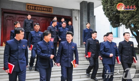 The Rodong Sinmun, the official newspaper of North Korea\'s Workers\' Party, highlighted the Mangyongdae District Party Committee on Wednesday, stating it is firmly arming itself with the revolutionary ideology of the South Korean Party / Rodong Sinmun