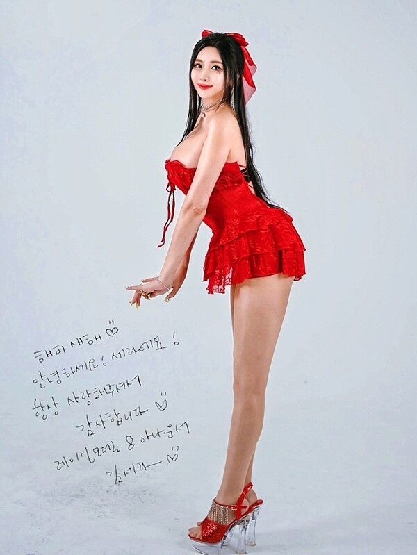 이미지 = 레이싱모델이자 아나운서, 여행 크리에이터로 활동 중인 김세라는 이번 화보를 통해 강렬하고 화려한 이미지부터 세련된 무드까지 폭넓은 스펙트럼을 선보였다.