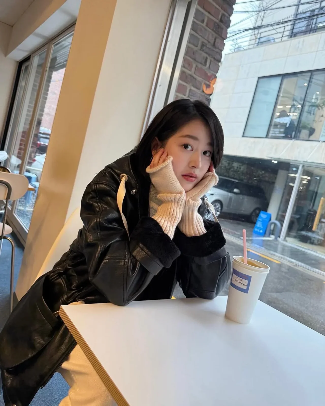 Unveiling the Chic: How Jang Da Ah Mastered Winter’s White Look with Texture