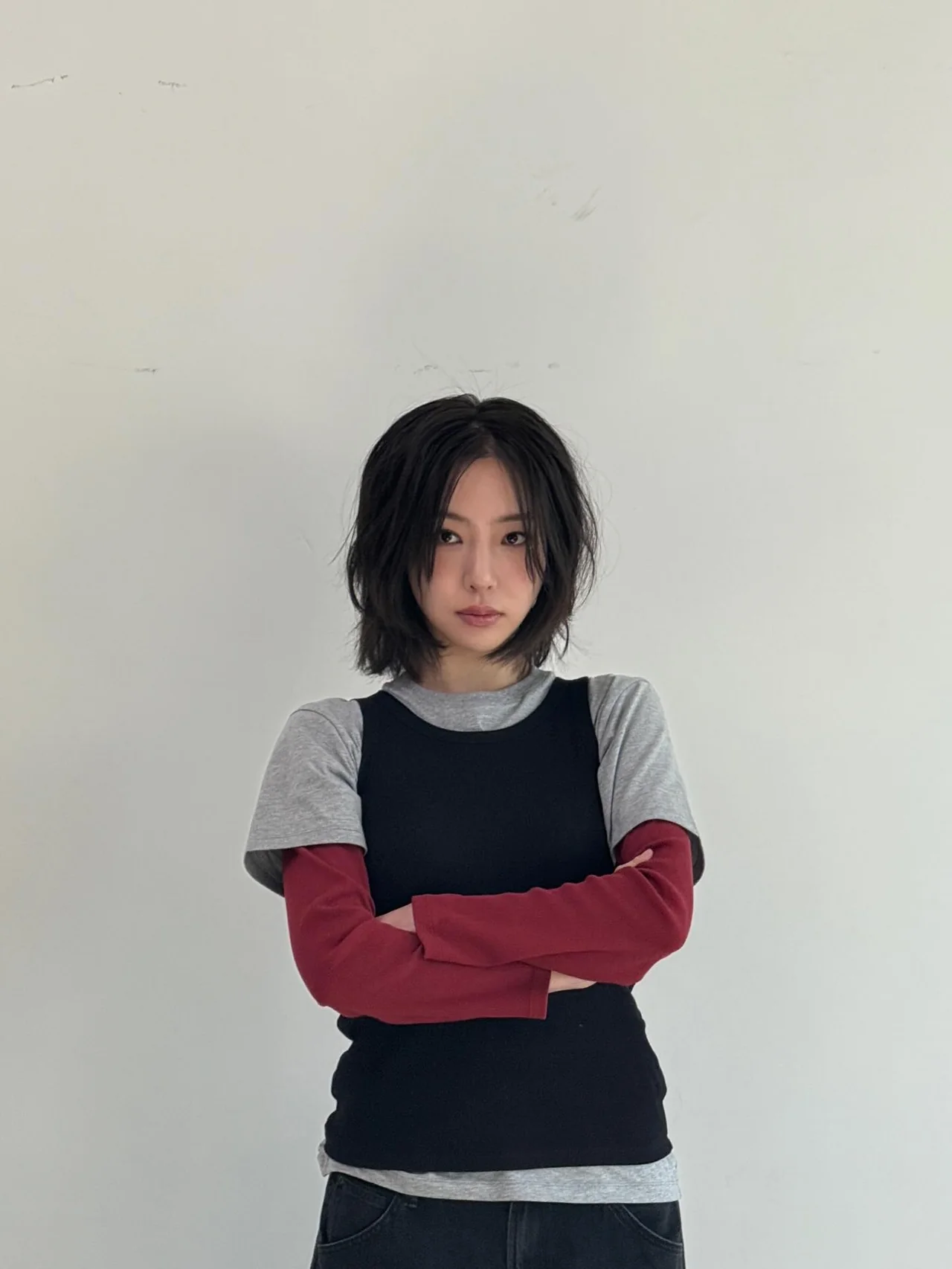 &nbsp;     Dark Denim Jacket | Minimalist Styling Lets Lee Jin-yi\'s Fierce Features Steal the Show / Photo: Lee Jin-yi\'s Instagram