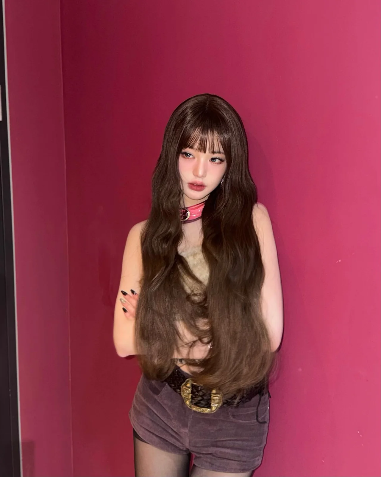 もはや別人？IVEのチャン・ウォニョン、前髪ありの「辛口ルック」で