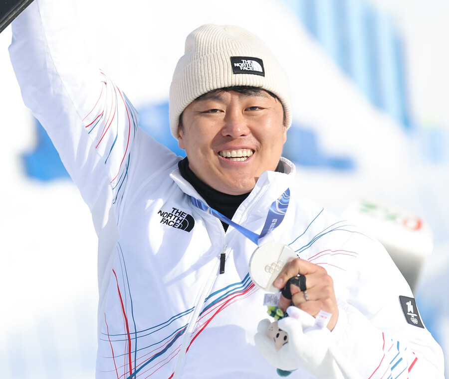 Korean Snowboarders Make History: Kim Sang-kyum and Yoo Seung-eun Win Medals and Huge Cash Rewards!