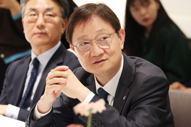 질문하는 이찬진 금감원장<YONHAP NO-3631>