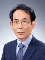 윤일현 시인·교육평론가