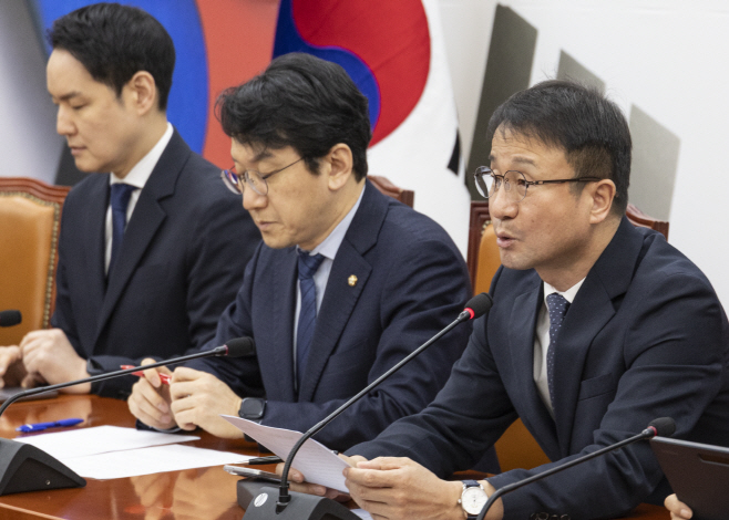 원내운영 방향 말하는 한병도 원내대표<YONHAP NO-2132>