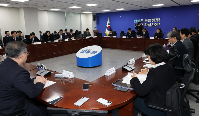 고용노동 관련 당정 협의<YONHAP NO-5110>