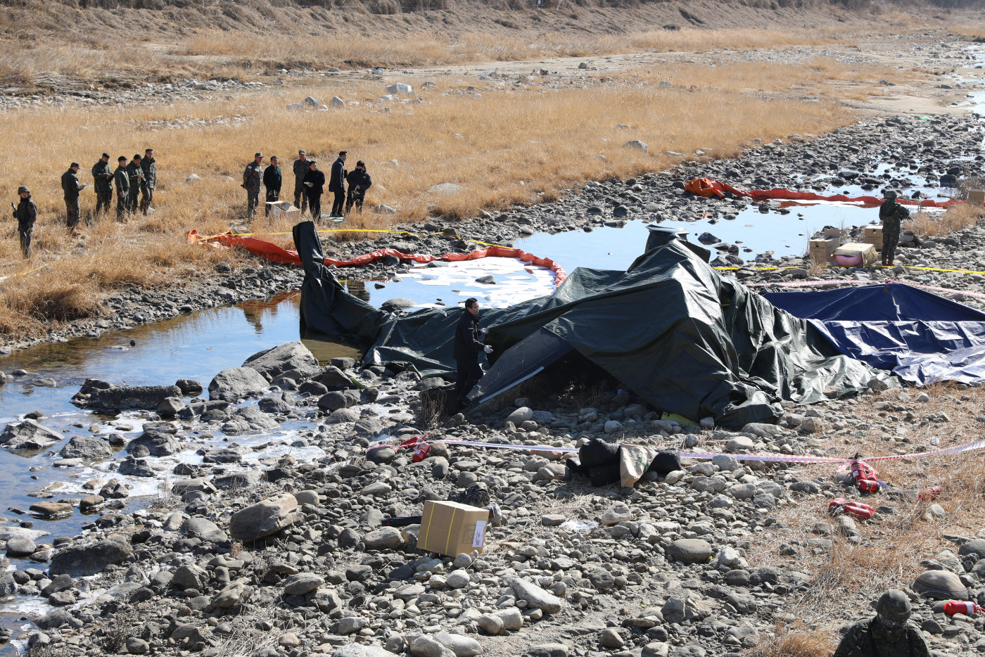 추락한 육군 코브라 헬기<YONHAP NO-3841>