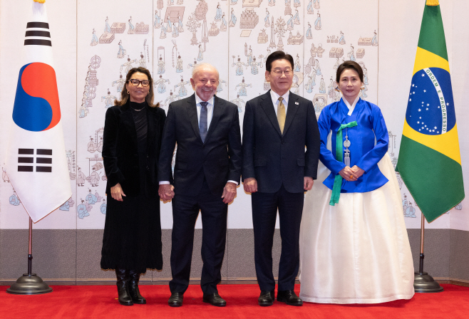 기념촬영하는 한-브라질 정상 부부