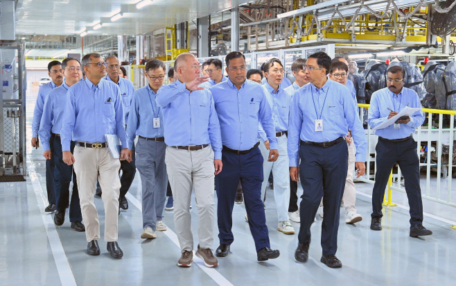 정의선 현대차그룹 회장, 현대차 인도 첸나이공장 생산 라인 점검