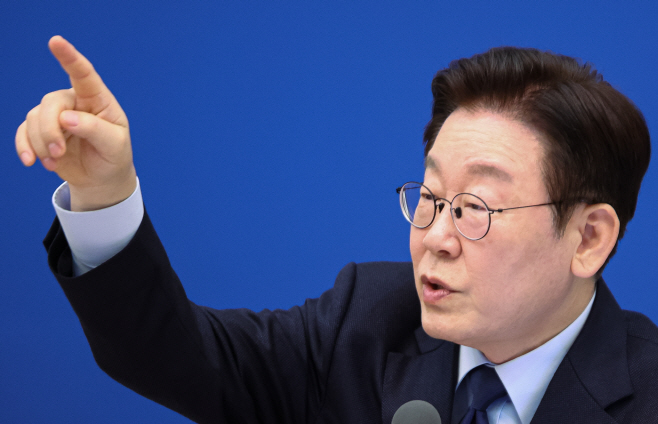 이재명 대통령, 국무회의 발언<YONHAP NO-2487>