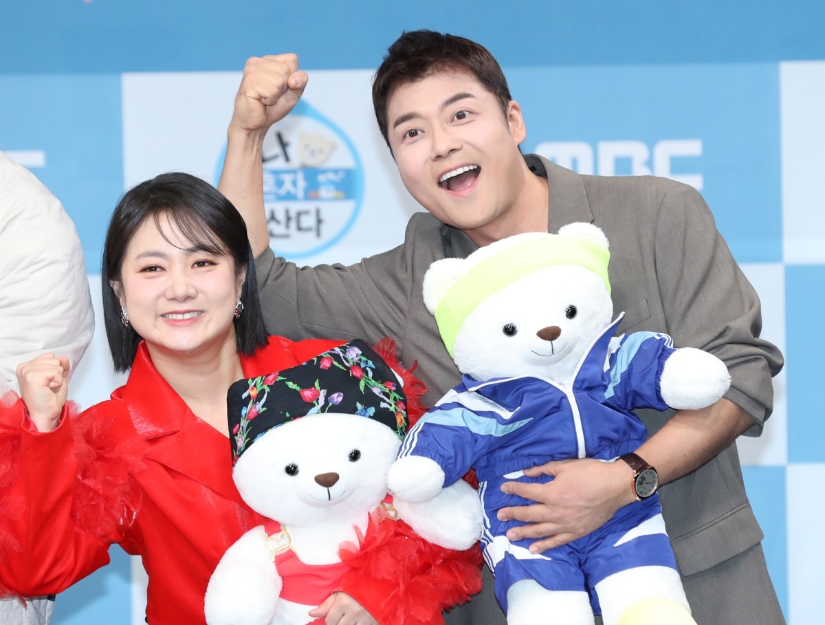 引用： 昨年2023年「私は一人で暮らす～シングルのハッピーライフ～」10周年記念懇談会に出席したパク・ナレ、チョン・ヒョンム / ニュース1