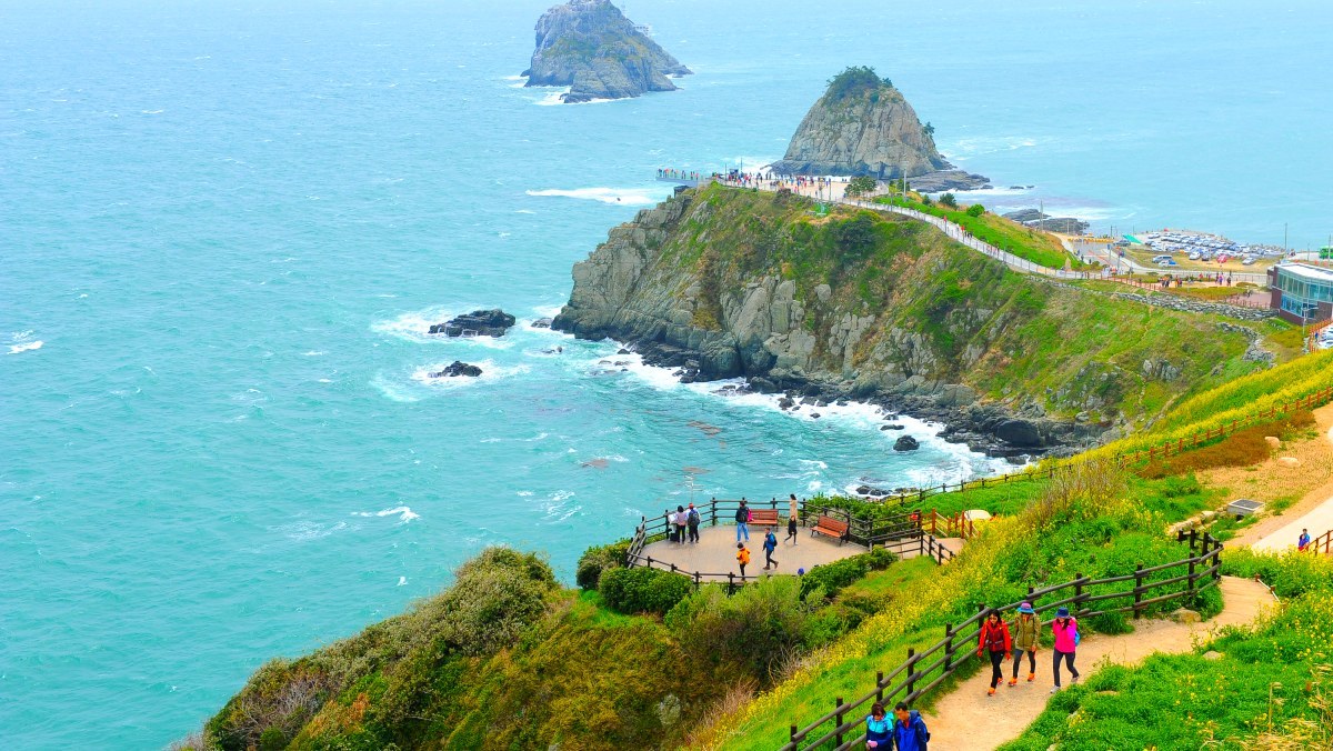 &nbsp;   The Oryukdo Skywalk. / News1