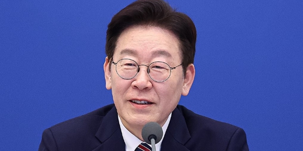 이재명 대통령이 12일 오전 청와대에서 열린 수석보좌관회의에서 발언하고 있다. ⓒ연합뉴스