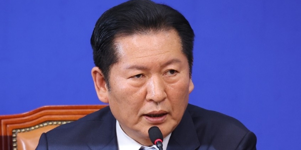 정청래 더불어민주당 대표가 19일 국회에서 열린 최고위원회의에서 법원 판결에 대해 발언하고 있다. ⓒ연합뉴스 