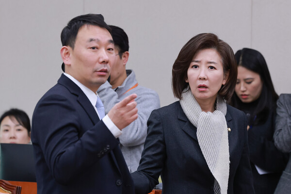 김용민 더불어민주당 의원(왼쪽, 사진)이 26일 오전 라디오에 출연해 법왜곡죄 도입 시 예상되는 부작용이 '기우'라고 주장했다. ⓒ연합뉴스