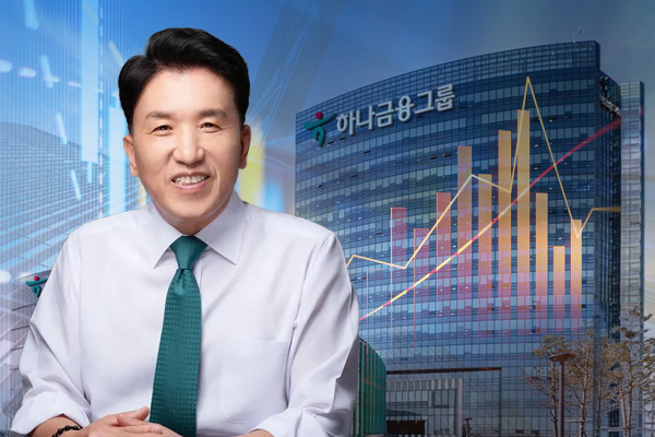 함영주 하나금융지주 회장이 취임 후 첫 '순이익 4조 클럽' 입성이라는 쾌거를 이뤘지만 마냥 웃지만은 못하고 있다. ⓒ허프포스트코리아