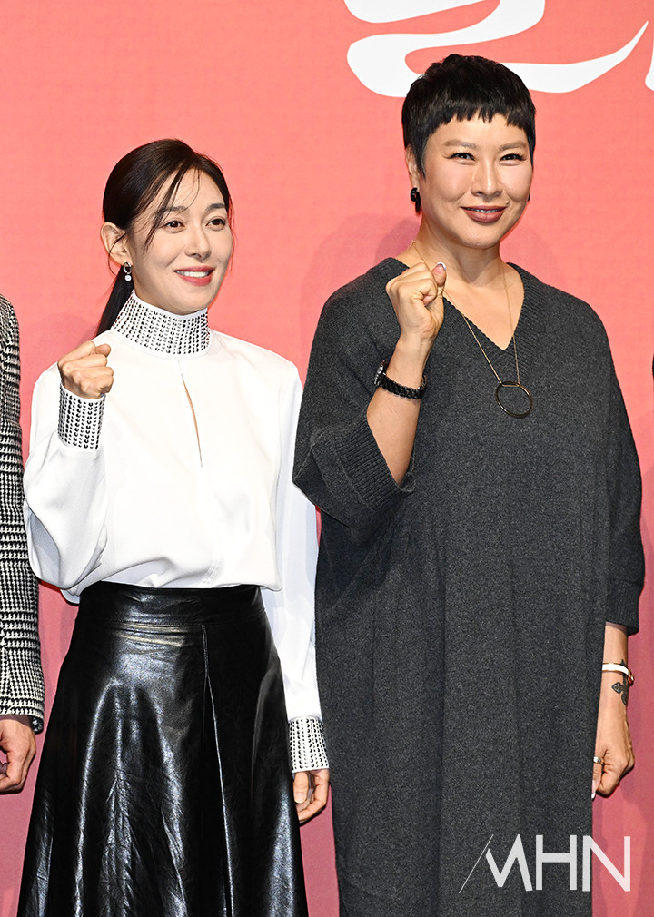 Unlocking Secrets: The Hilarious Comedy ‘불란서 금고’ Premieres in Seoul!