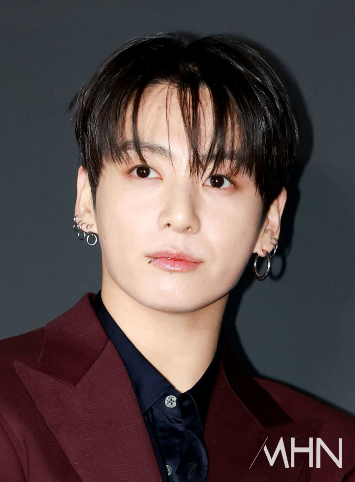 BTSジョングク、ファンに対する率直な発言で物議 ライブ配信での喫煙