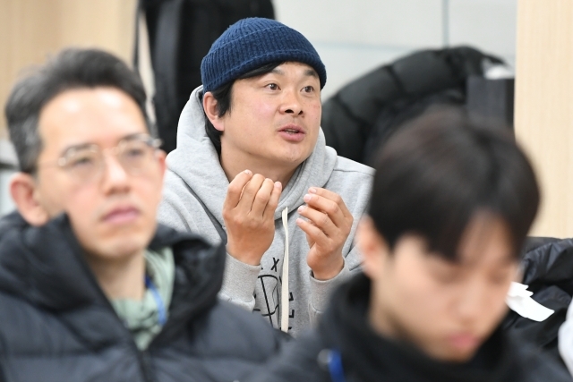 &nbsp;     Despite 11 years of coaching experience, Lee Seo-jun found himself learning basketball anew through the Youth Coach Academy. \