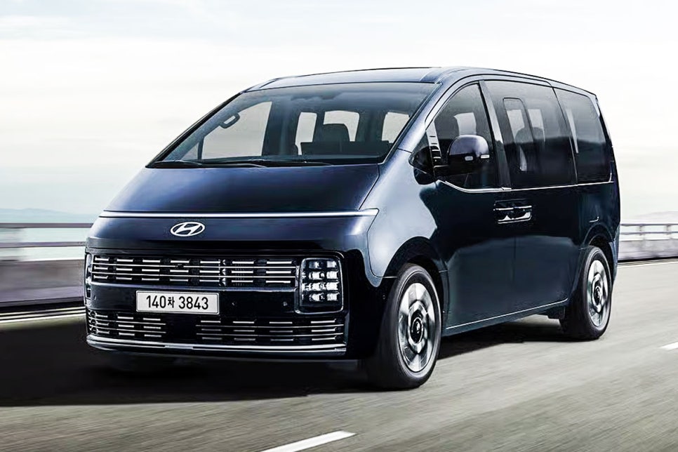 2023 Hyundai Staria Lounge Review: The Ultimate Hybrid Family Car with Unmatched Space!