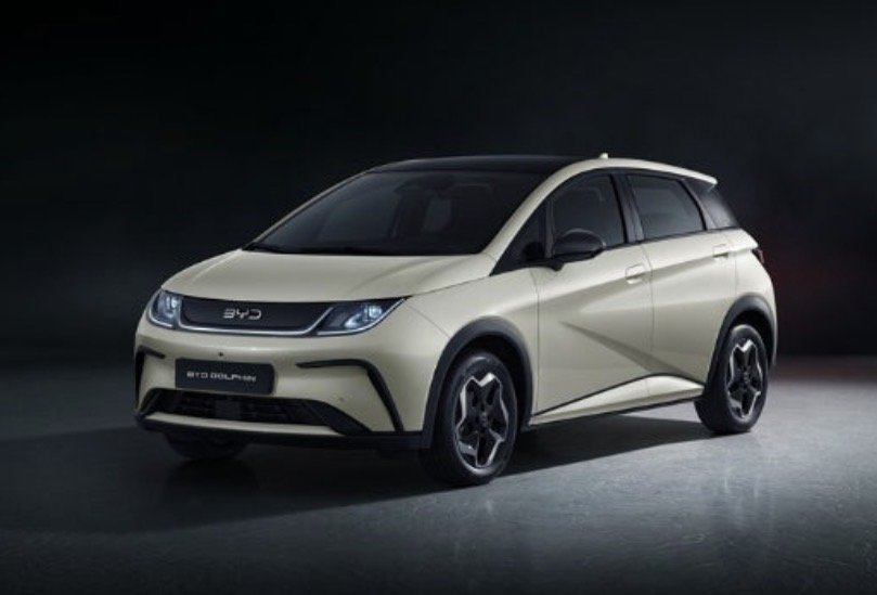 비야디(BYD)코리아가 11일 정식 판매를 시작한 소형 전기 해치백 돌핀. 기본 트림이 2450만 원으로 출시가 기준 국내 최저가 전기차다. BYD코리아 제공