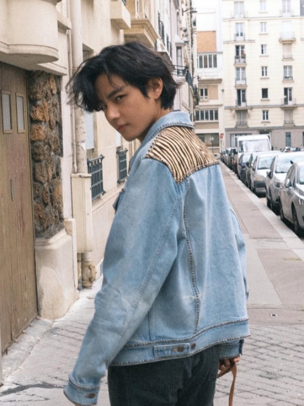 출처: 뷔 SNS