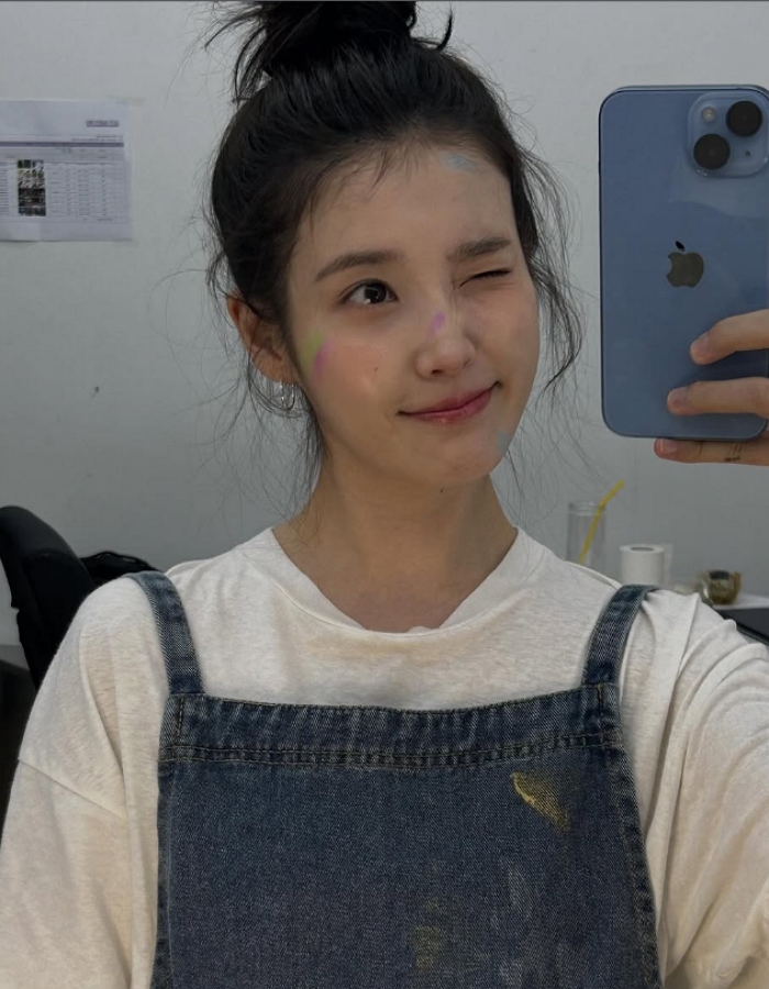 출처: 아이유 SNS