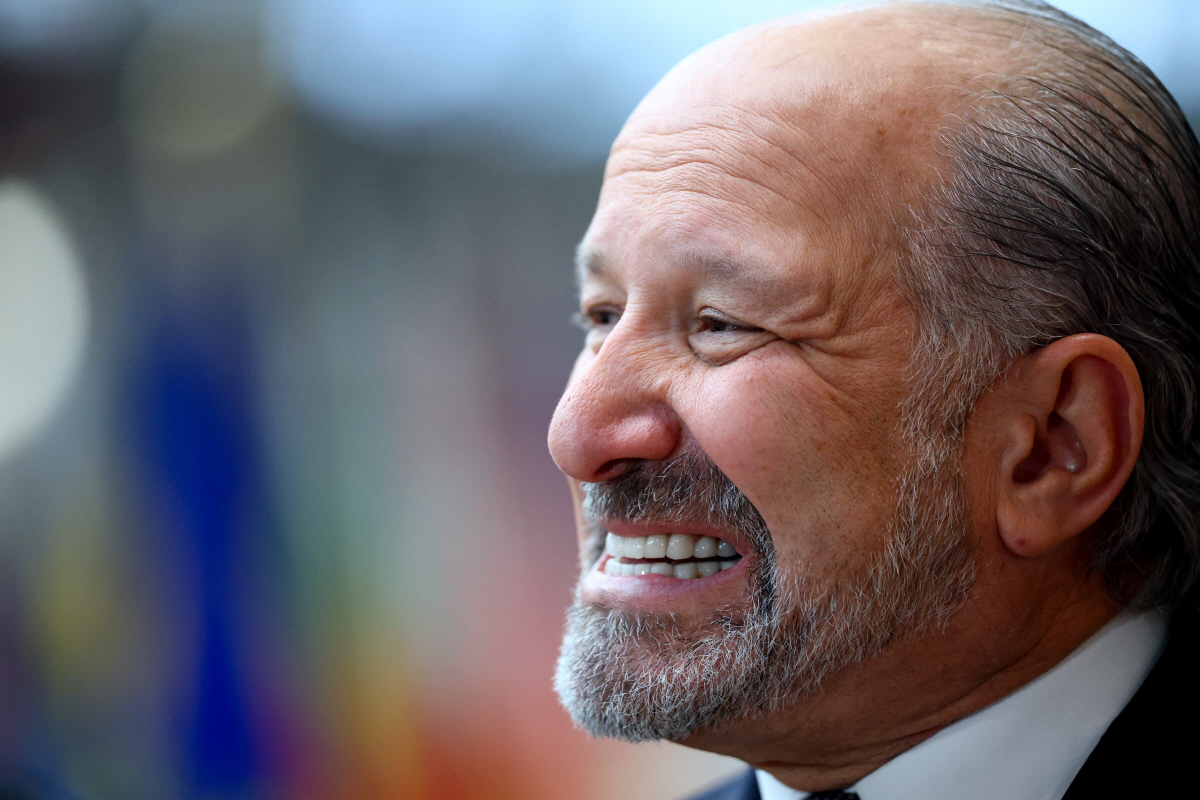 Howard Lutnick’s Epstein Connection: What Do New Documents Reveal About His Tenure as Commerce Secretary?
