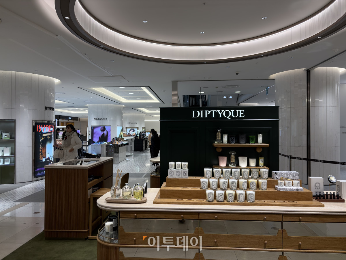 &nbsp;  By Mindy HawkinsPictured: The alluring niche fragrance zone on the ground floor of Lotte Department Store, Nowon, Seoul.