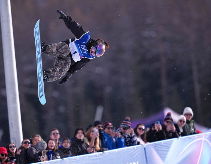 최가온이 11일(현지시각) 이탈리아 리비뇨 스노파크에서 열린 2026 밀라노·코르티나 담페초 동계올림픽 스노보드 여자 하프파이프 예선전에서 경기를 펼치고 있다. 최가온은 82.25점을 기록해 전체 6위로 결선에 진출했다. ⓒ Xinhua=뉴시스