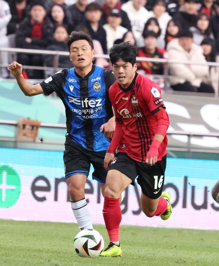 경인더비 펼치고 있는 서울과 인천. ⓒ 데일리안 방규현 기자