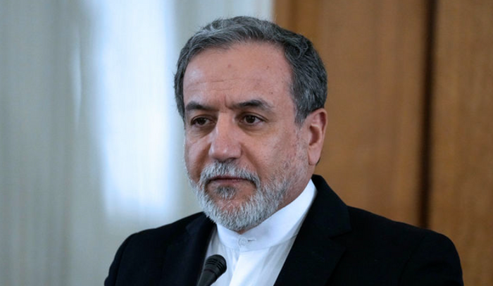 압바스 아락치 이란 외무장관이 지난해 2월 12일 테헤란에서 기자회견을 하고 있다. ⓒAP/뉴시스