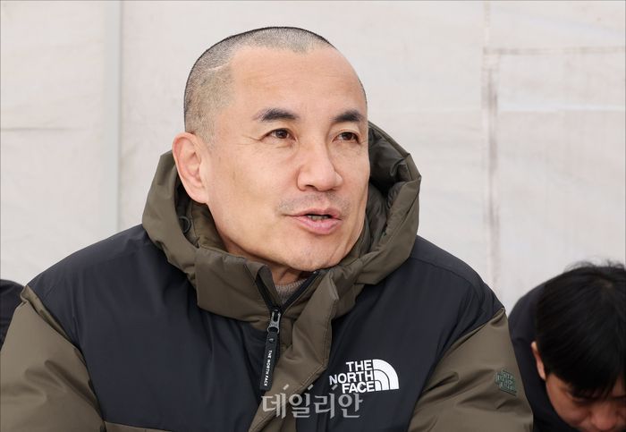 강원특별법 3차 개정안 국회 통과를 촉구하며 삭발을 단행한 김진태 강원도지사가 지난 10일 오후 국회 본청 앞 