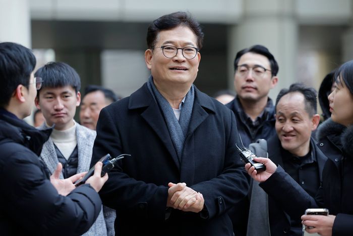 송영길 소나무당 대표가 지난해 1월 8일 서울 서초구 서울중앙지방법원에서 열린 