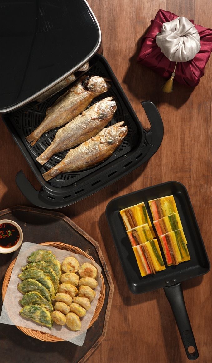 테팔 와이드 에어프라이어‘이지프라이&피자’, ‘인덕션 티타늄 계란말이팬 대형’. ⓒ테팔